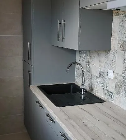 Apartamento Beau Studio Dans Calme Fermee Avec Parkings Et Jardin *